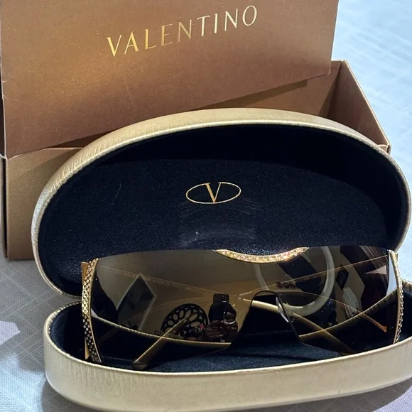 Valentino Gold Sunglasses Sleek Design Valentino Garavani VLogo 53mm Metal Oval Sunglasses | Neiman  main image 4